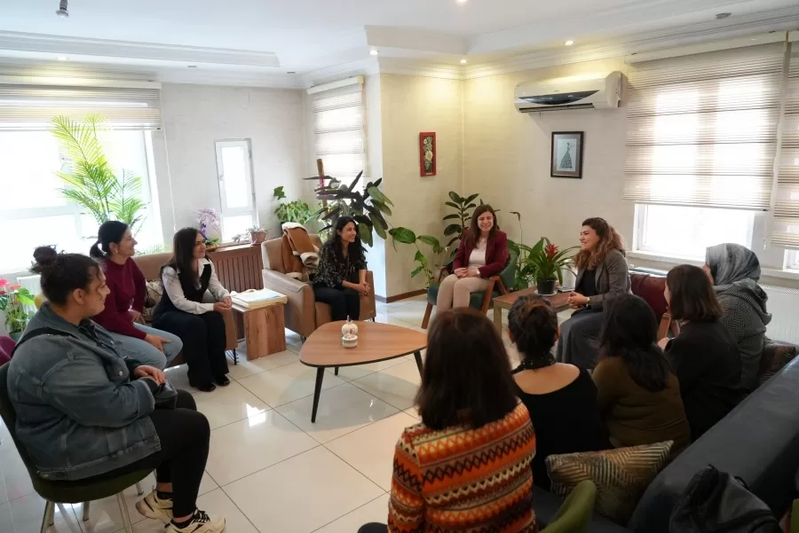 Diyarbakır'da Eşbaşkan Bucak'tan Rosa Kadın Derneği'ne Destek Ziyareti