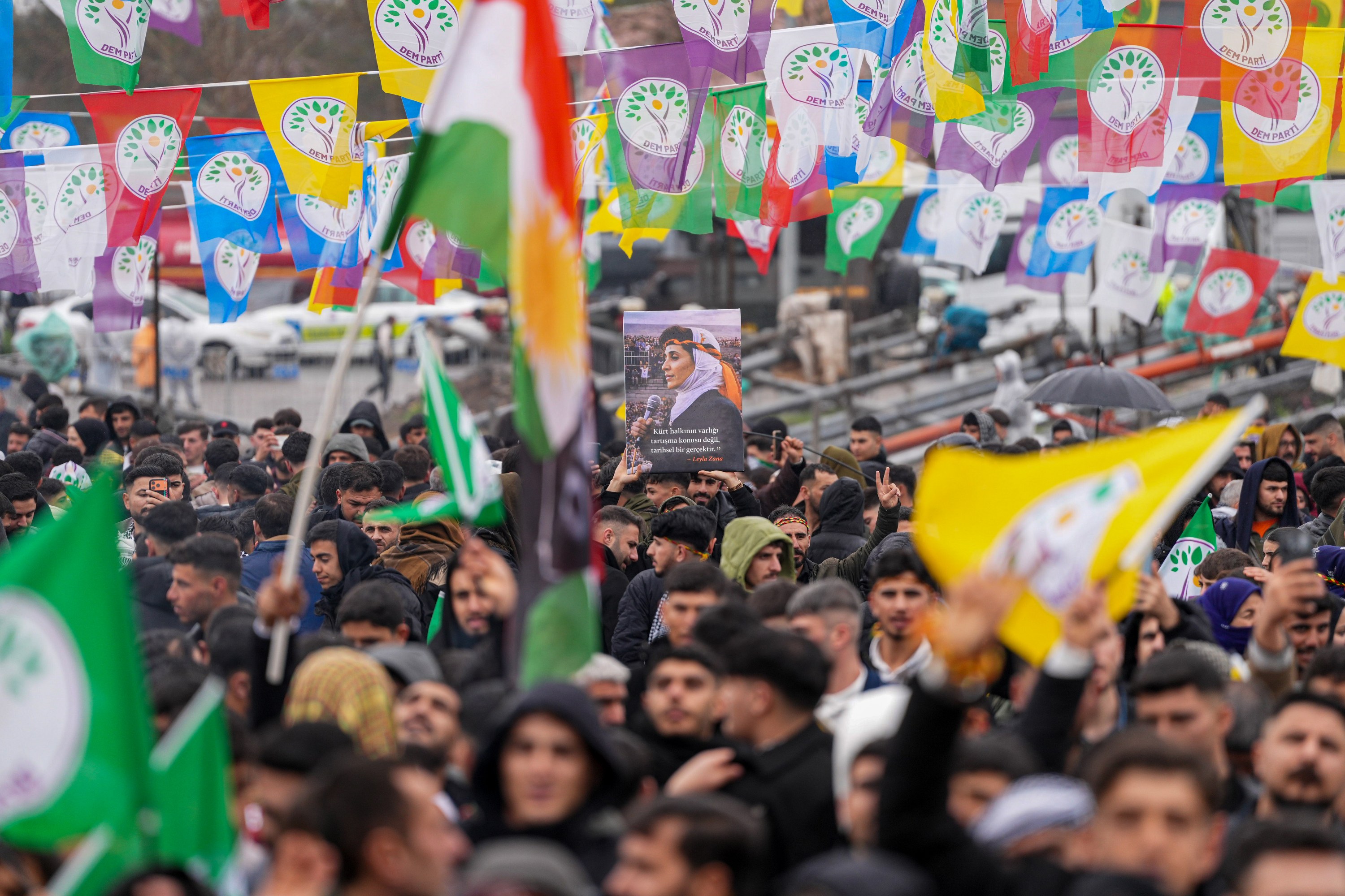 Diyarbakır Eşbaşkanı Bucak'tan Siverek Newroz'unda Barış Mesajı - Kare 7