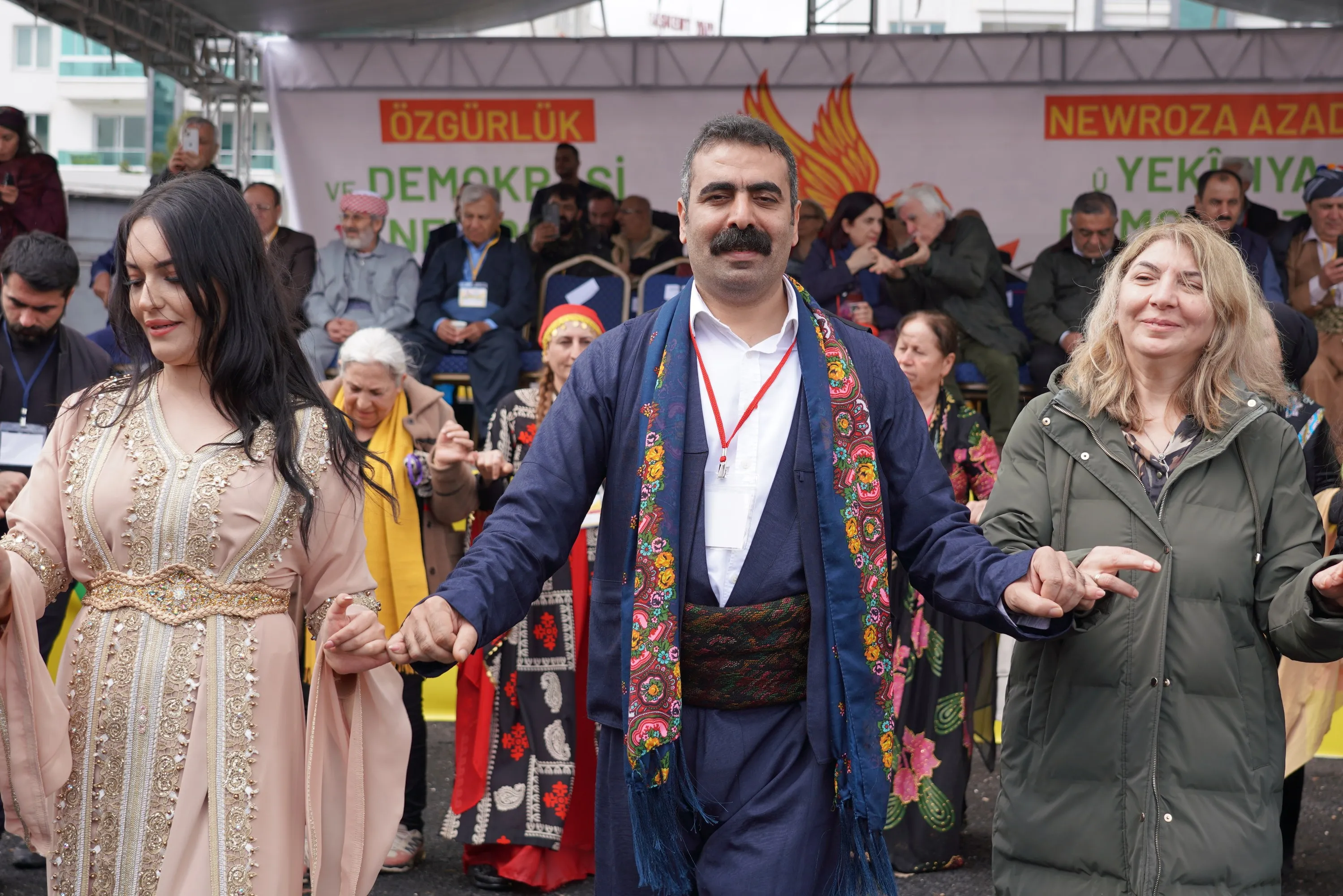 Diyarbakır'da Yüz Binlerin Katılımıyla Newroz Coşkusu Yaşandı - Kare 2