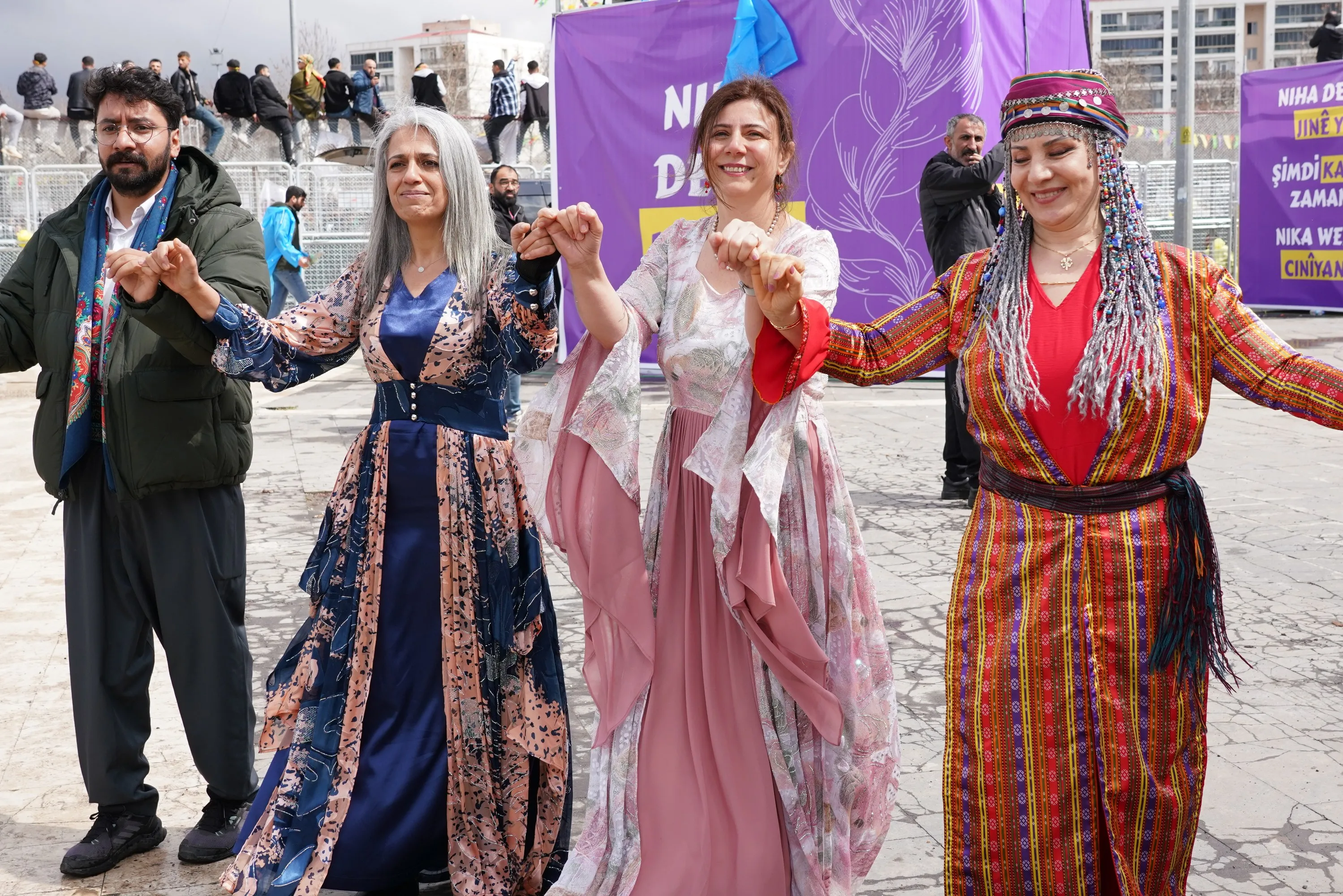Diyarbakır'da Yüz Binlerin Katılımıyla Newroz Coşkusu Yaşandı - Kare 3