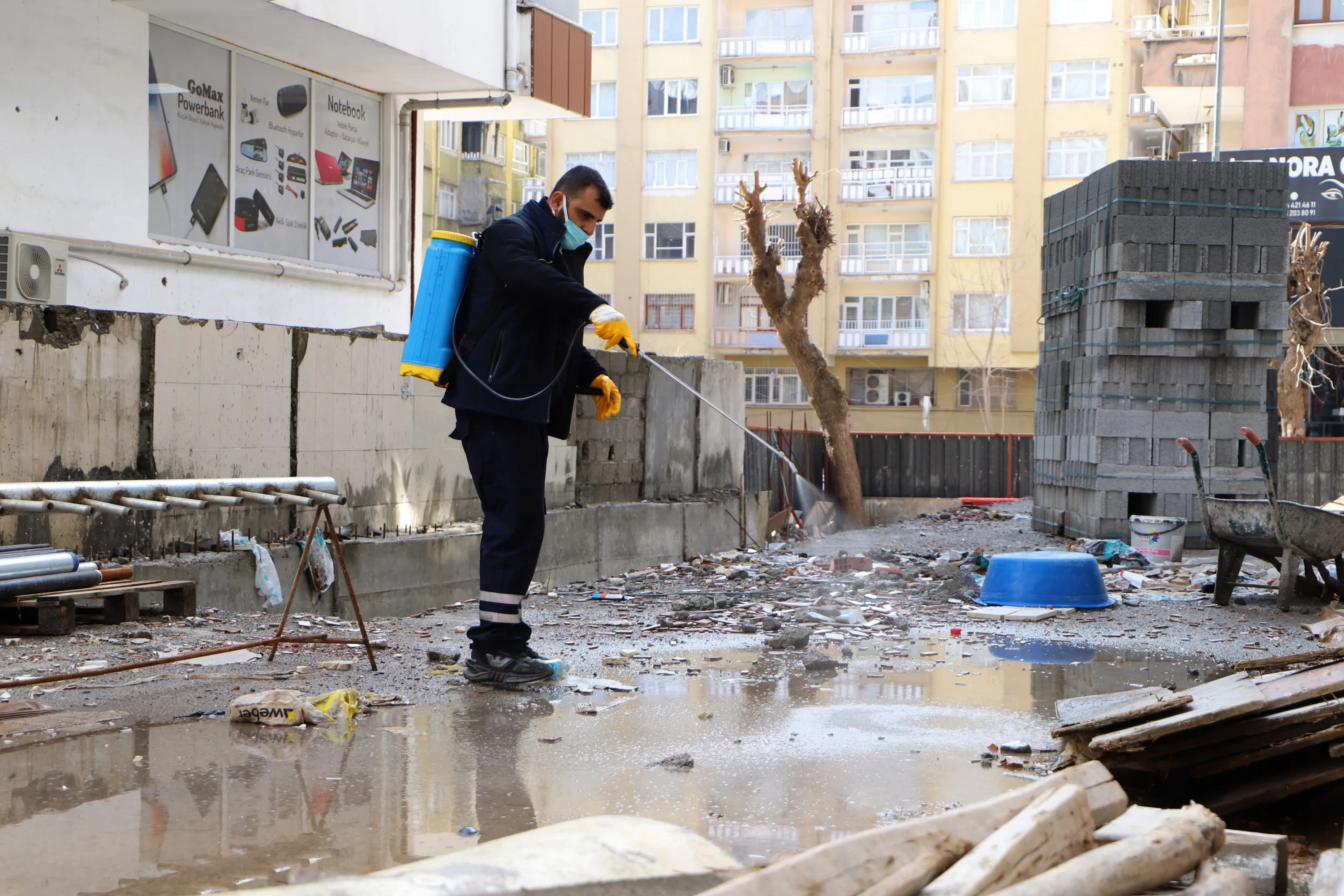 Diyarbakır'da Haşereyle Mücadele Hız Kesmeden Devam Ediyor